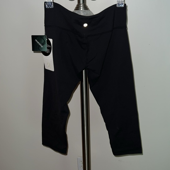 lululemon Wunder Under Crop Size 8 Black Yoga pant luon 4-way stretch fabric NWT - Picture 5 of 9